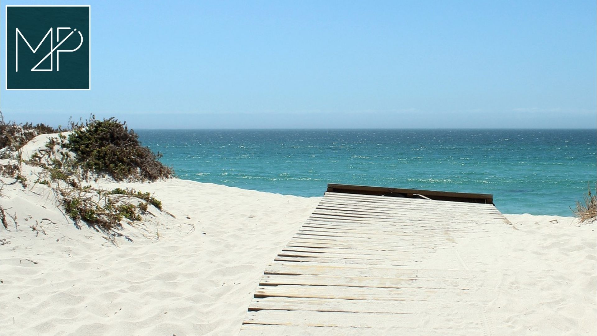 - Proche de la mer, terrain 4000 m2 avec un bâtiment de 260 